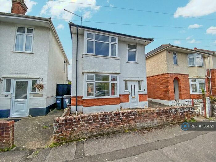 3 Bedroom Detached House To Rent In Inverleigh Road, Bournemouth, BH6