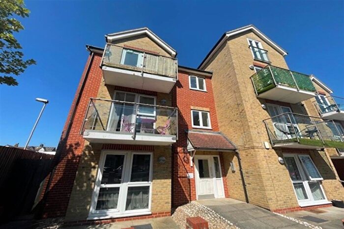 1 Bedroom Flat For Sale In Ambleside Drive, Southend On Sea, SS1
