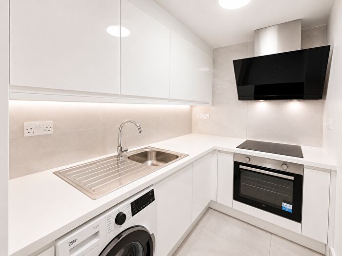 3 Bedroom Flat To Rent In Coronation Road, Bristol, BS3