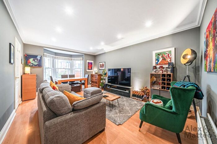 2 Bedroom Flat To Rent In Raleigh Court, Rotherhithe, SE16