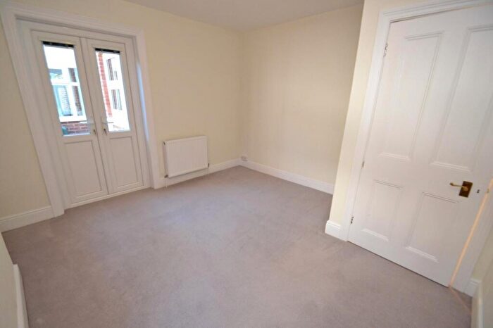 2 Bedroom Flat To Rent In Broadstone, BH18