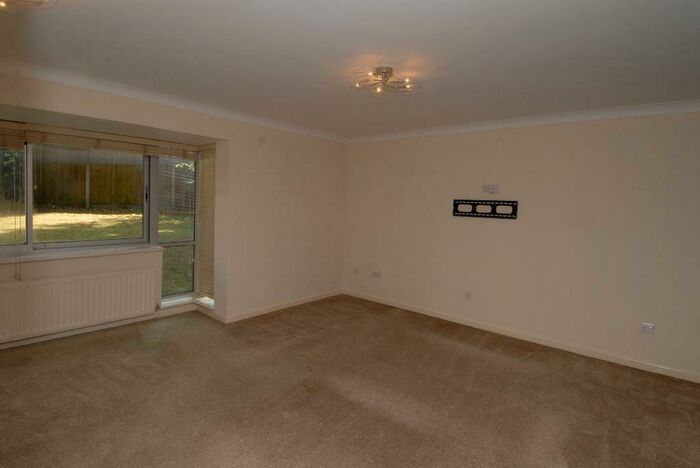 2 Bedroom Flat To Rent In White Lodge Close, Sutton, SM2