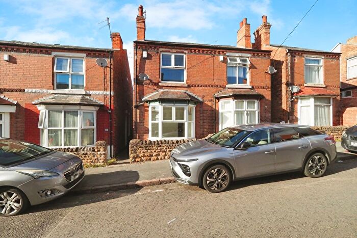3 Bedroom Semi-Detached House For Sale In Laurie Avenue, Nottingham, Nottinghamshire, NG7