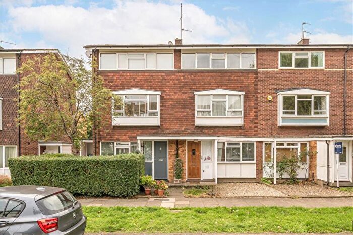 2 Bedroom Maisonette For Sale In Fairby Road, Lee, SE12