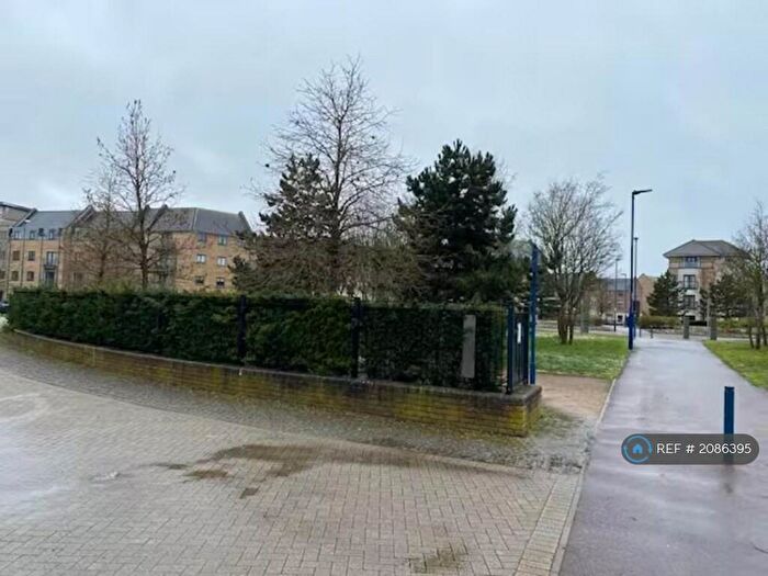 2 Bedroom Flat To Rent In Circus Drive, Cambridge, CB4