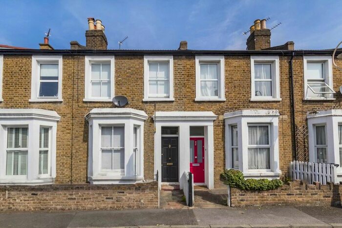 2 Bedroom Property To Rent In Northfield Road, London, W13