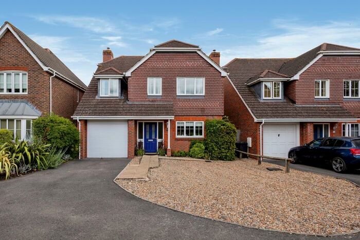 4 Bedroom House To Rent In Fishbourne, PO18