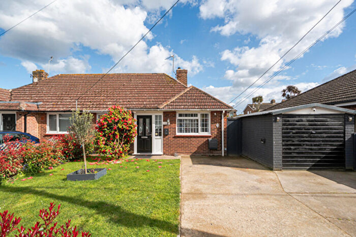 2 Bedroom Bungalow For Sale In Springfield Road, Larkfield, Aylesford, ME20
