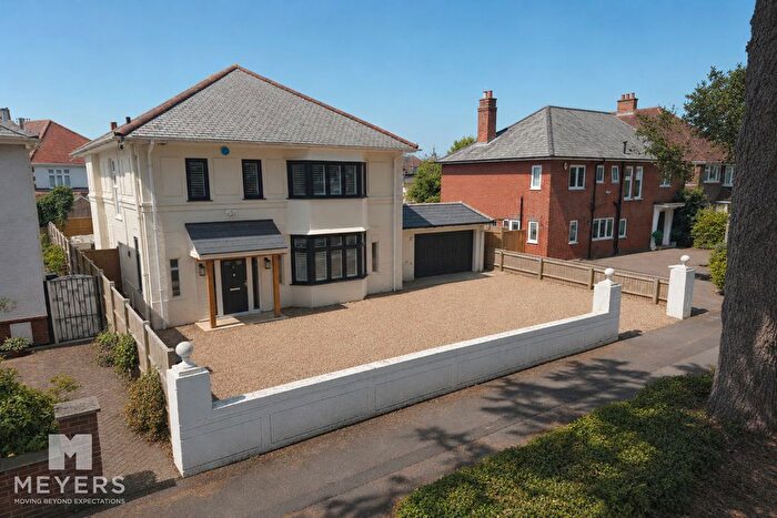 5 Bedroom Detached House For Sale In Littledown Avenue, Bournemouth, BH7