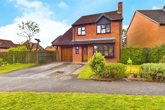 4 Bedroom Detached House For Sale In Tarragon Way, Burghfield Common, Reading, RG7