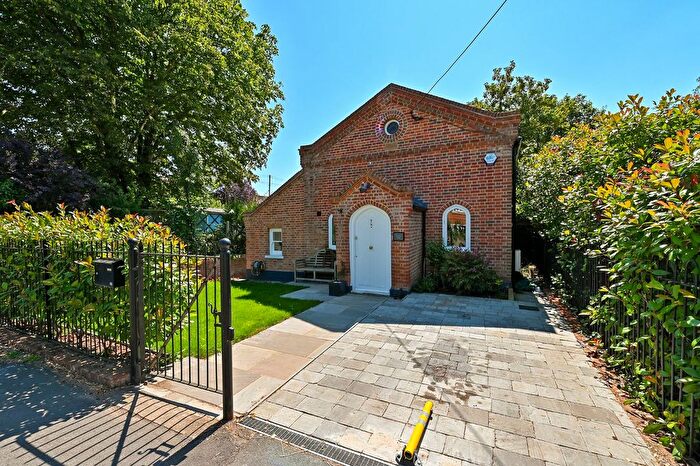 1 Bedroom Detached House For Sale In Paley Street, Maidenhead, Berkshire, SL6