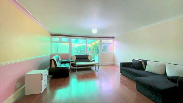 3 Bedroom Semi-Detached House To Rent In White Hart Lane, Wood Green, London, N22