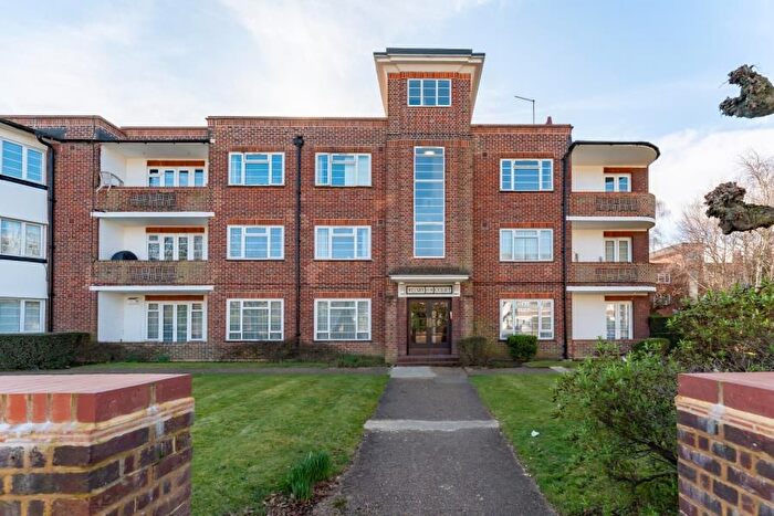 3 Bedroom Flat To Rent In Eaton Rise, Ealing, W5
