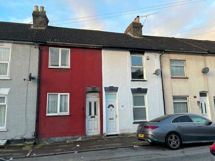 2 Bedroom Terraced House To Rent In Thorold Road, Chatham, Kent, ME5