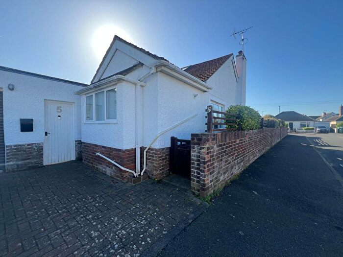2 Bedroom Bungalow To Rent In Halliwick Gardens, Felpham, PO22