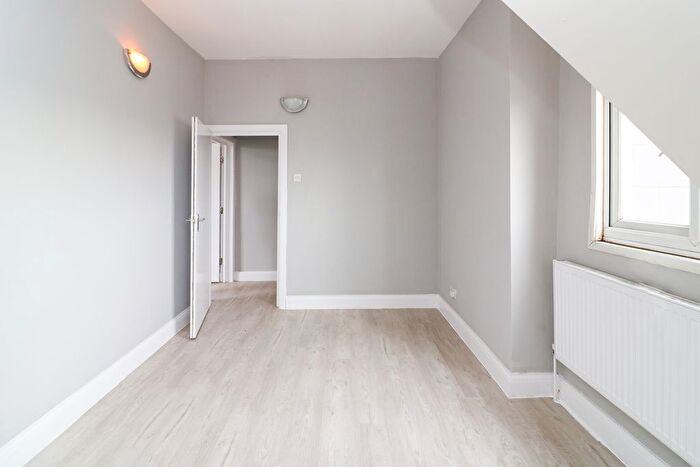 1 Bedroom Flat To Rent In Upper Tooting Road, London, SW17