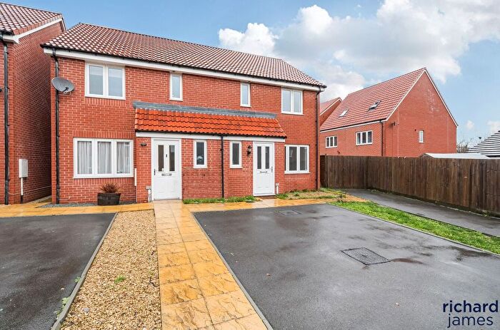 3 Bedroom Semi-Detached House For Sale In Clitchbury Close, Badbury Park, Swindon, SN3