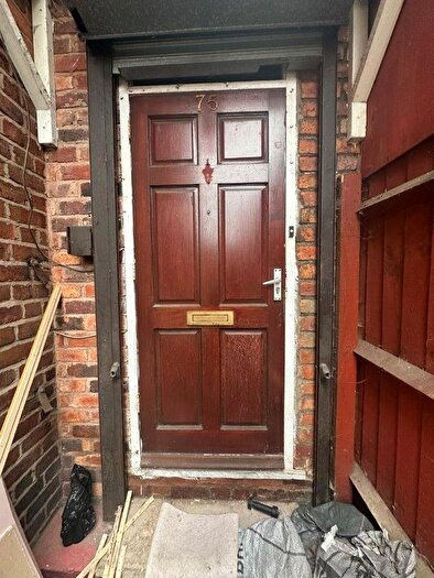 3 Bedroom Flat To Rent In Cape Hill, Birmingham, B66