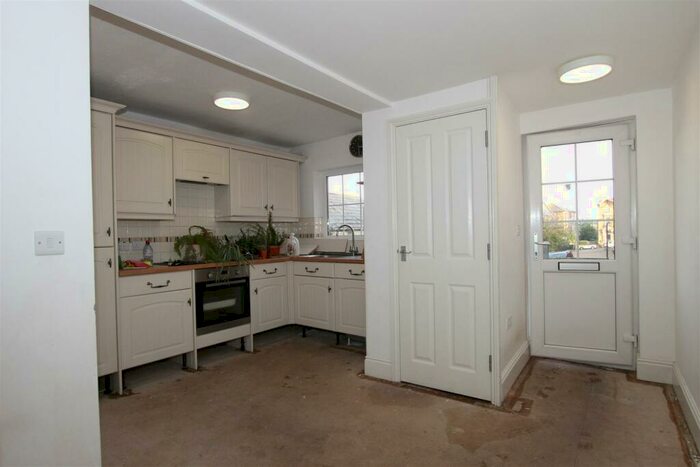 2 Bedroom Maisonette To Rent In Albert Place, High Street, Ryde, PO33