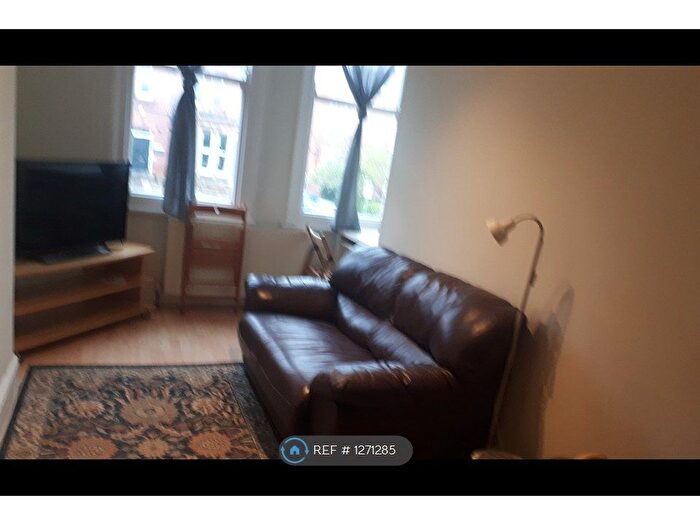 3 Bedroom Maisonette To Rent In Clarendon Road, Leeds, LS2