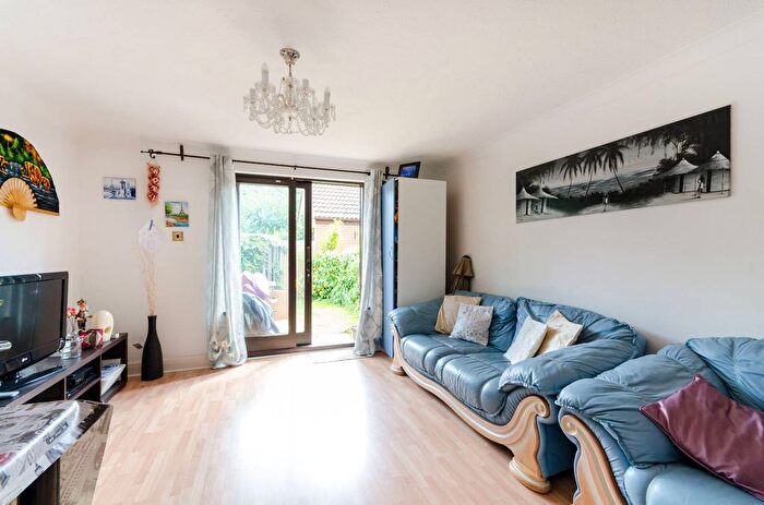 2 Bedroom Flat To Rent In Park Road, North Kingston, Kingston Upon Thames, KT2