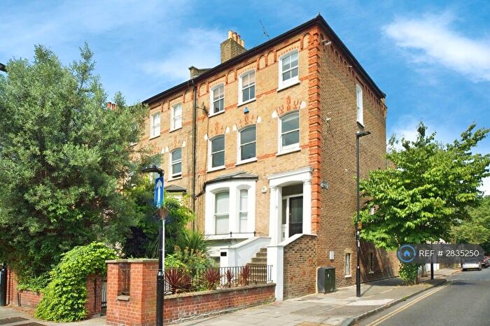 2 Bedroom Flat To Rent In Tollington Park, London, N4