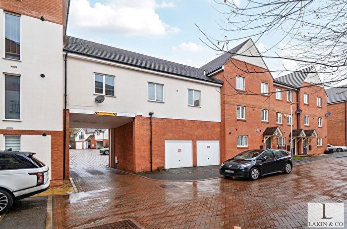 2 Bedroom Flat For Sale In Crosby Gardens, Uxbridge, UB8