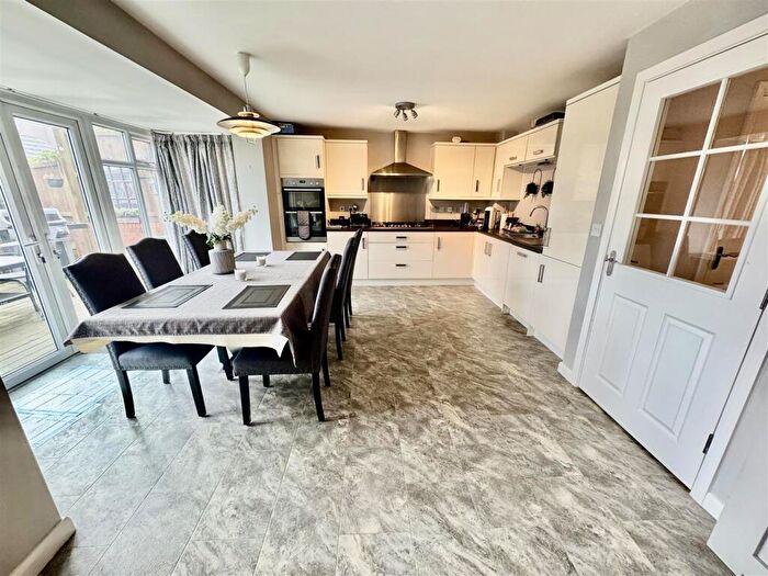 4 Bedroom Detached House For Sale In Main Road, Higher Kinnerton, CH4