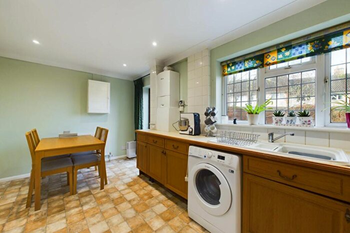 2 Bedroom End Of Terrace House For Sale In Lyne Way, Warners End, HP1