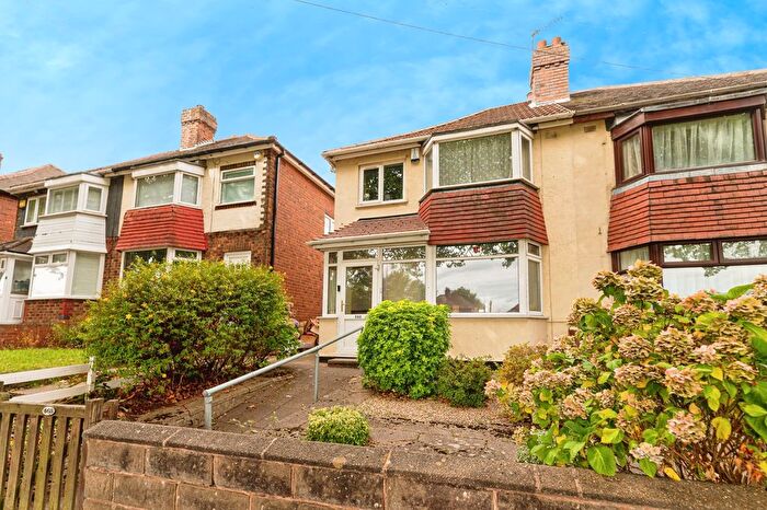 3 Bedroom Semi-Detached House For Sale In Kingstanding Road, Birmingham, B44