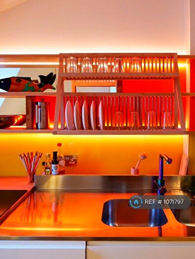 2 Bedroom Flat To Rent In Hackney Road, London, E2