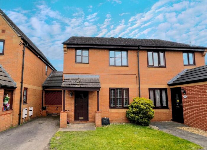 3 Bedroom Semi-Detached House To Rent In Burford Road, Carterton, Oxfordshire, OX18