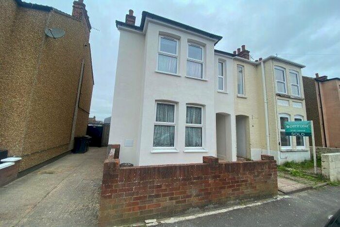 3 Bedroom Property To Rent In Gardenia Avenue, Luton, LU3