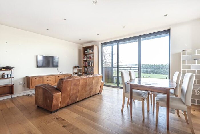 2 Bedroom Flat To Rent In Kangley Bridge Road London, SE26