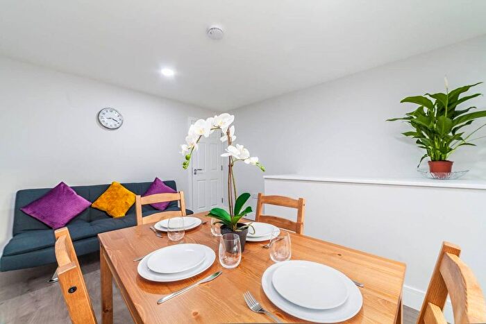 1 Bedroom Flat To Rent In Queens Crescent, London, NW5