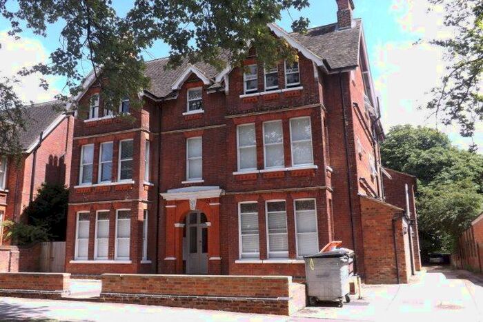 3 Bedroom Flat To Rent In De Parys Avenue, Bedford, MK40