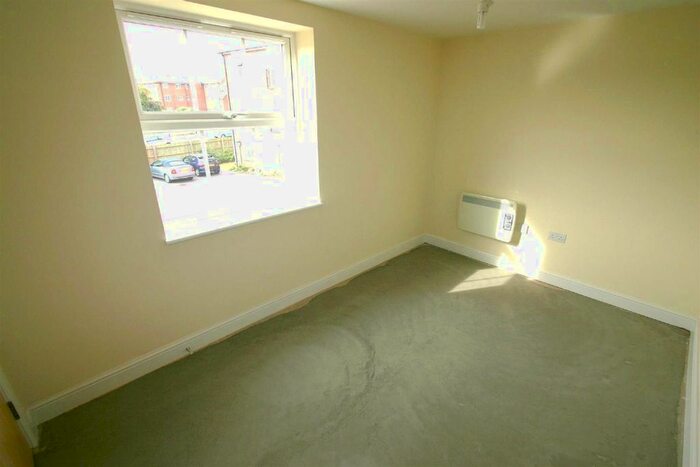 2 Bedroom Flat To Rent In Broadwell Road, Oldbury, B69