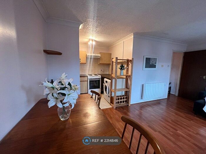 1 Bedroom Flat To Rent In Prince Henry Court, Cambridge, CB4
