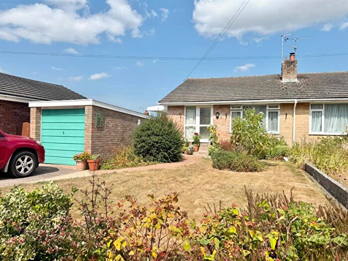 2 Bedroom Bungalow For Sale In Castle Park, Hemyock, Cullompton, EX15
