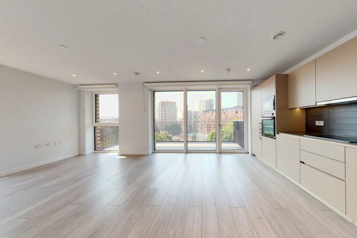 3 Bedroom Flat To Rent In Park Central West, London, SE1