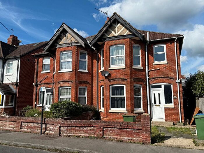 3 Bedroom Semi-Detached House To Rent In Colebrook Avenue, Southampton, SO15