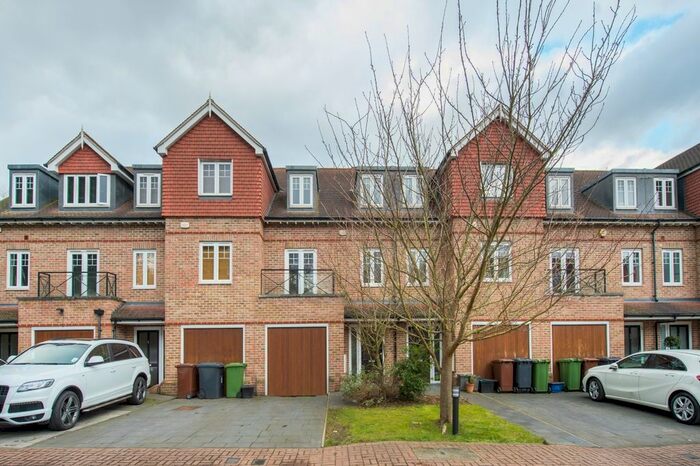 3 Bedroom Town House To Rent In Highbridge Close, Radlett WD7