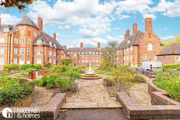 2 Bedroom Flat To Rent In Heathcroft, Hampstead Garden Suburb, NW11