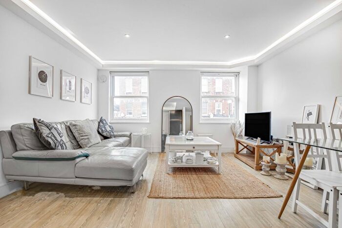 1 Bedroom Flat To Rent In Munster Road, London, SW6