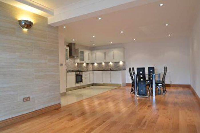 2 Bedroom Apartment To Rent In Copperfield Road, London, E3