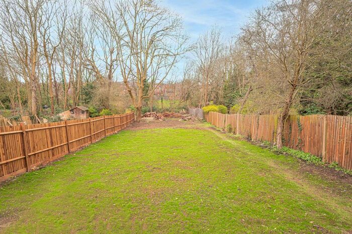 4 Bedroom Semi-Detached House To Rent In Holden Road, Woodside Park, London, N12
