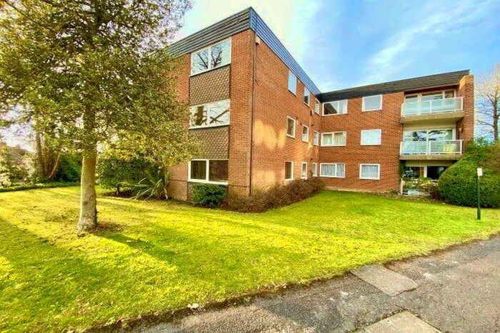 2 Bedroom Flat To Rent In Rosetrees, Guildford GU1