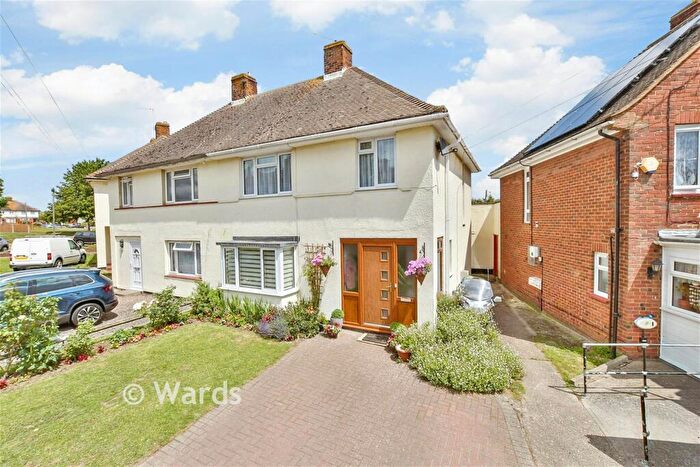 3 Bedroom Semi Detached House For Sale In Manor Grove, Sittingbourne, Kent, ME10