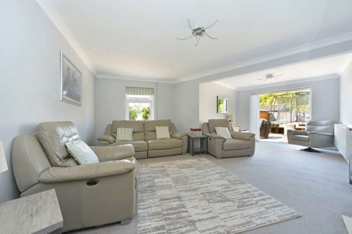 3 Bedroom Semi-Detached Bungalow For Sale In Links Close, Ewhurst, GU6