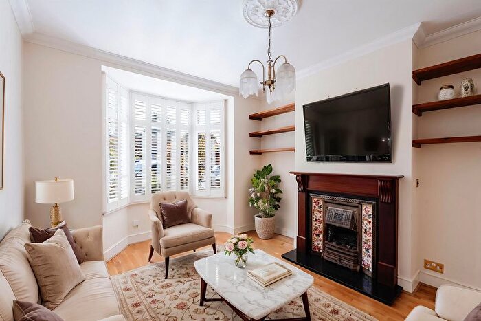 4 Bedroom End Of Terrace House For Sale In Victoria Road, Brentwood, CM14